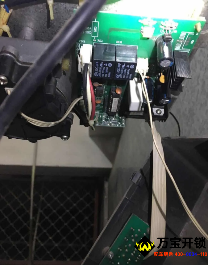 圖片關(guān)鍵詞 “雙雄”車庫門遙控器全丟處理方法