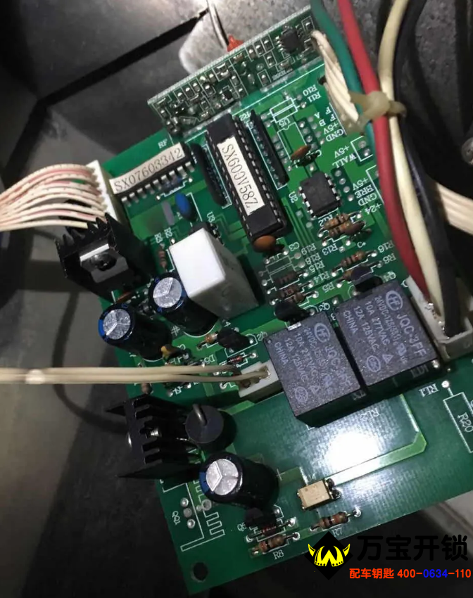 圖片關(guān)鍵詞 “雙雄”車庫門遙控器全丟處理方法