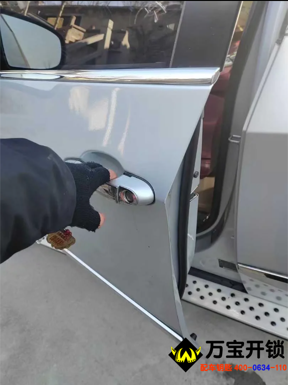 15年進口寶馬X5無損開鎖，車鑰匙鎖車里開鎖