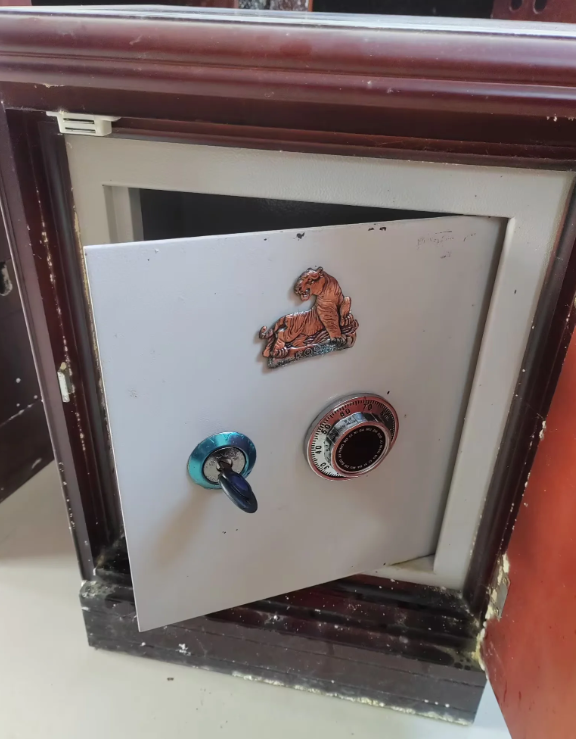 萊蕪保險(xiǎn)柜開鎖公司，萊蕪鋼城保險(xiǎn)柜打不開怎么辦？

