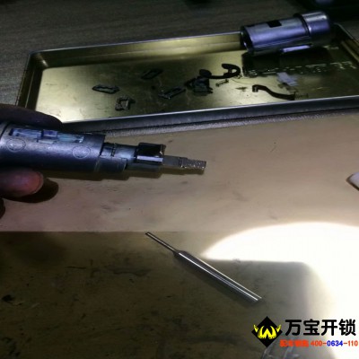 萊蕪福特福克斯修復(fù)點(diǎn)火鎖，?？怂硅€匙擰不到發(fā)卡