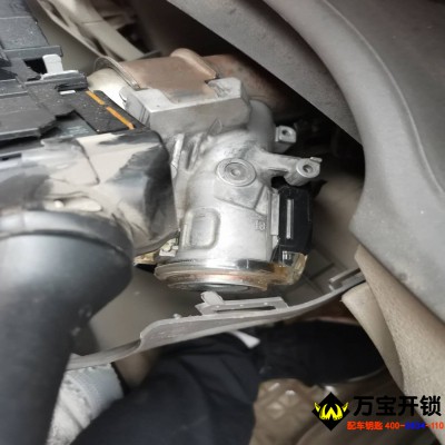 豐田卡羅拉豐田系列點(diǎn)火鎖芯的拆卸方法