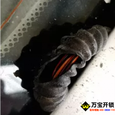 老款蒙迪歐接電開啟后尾箱的方法，蒙迪歐開鎖方法