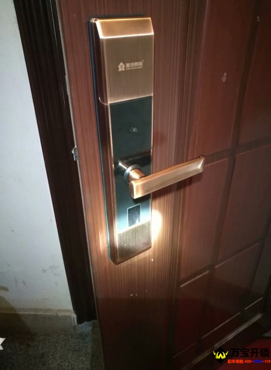 萊蕪高檔小區(qū)裝基信E6008指紋鎖，智能鎖