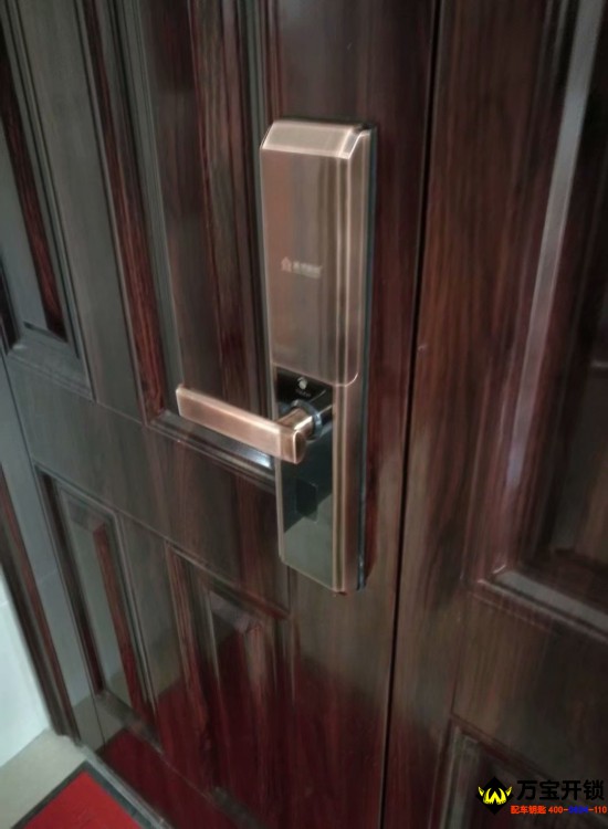 萊蕪頤高公館裝基信指紋鎖E6007紅古銅色，換基信指紋鎖