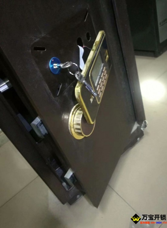 萊蕪修虎牌保險(xiǎn)柜，專修各種保險(xiǎn)柜，專業(yè)技術(shù)開(kāi)各種保險(xiǎn)柜