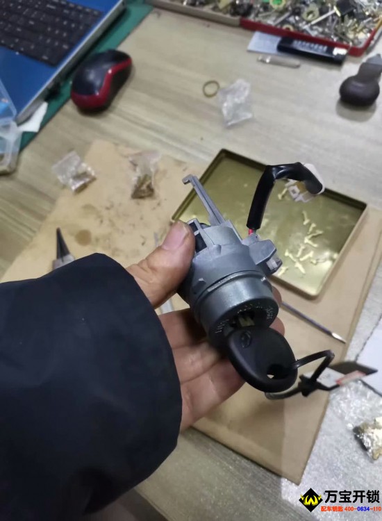 萊蕪現(xiàn)代瑞納點火鎖發(fā)卡通病維修