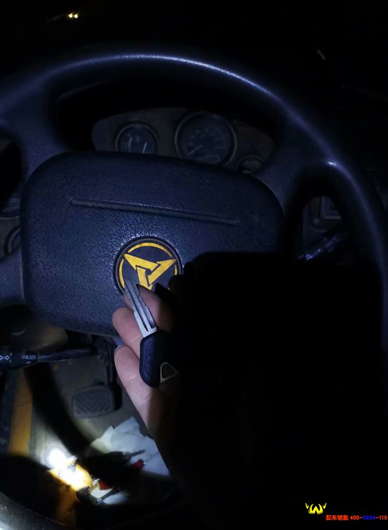 濟南市萊蕪三一重工大吊車鑰匙全丟配鑰匙，萊蕪工程車配鑰匙