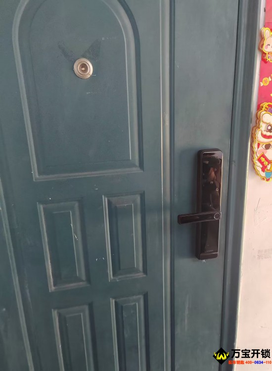 萊蕪長勺小區(qū)安裝一握開指紋鎖，萊蕪指紋鎖安裝